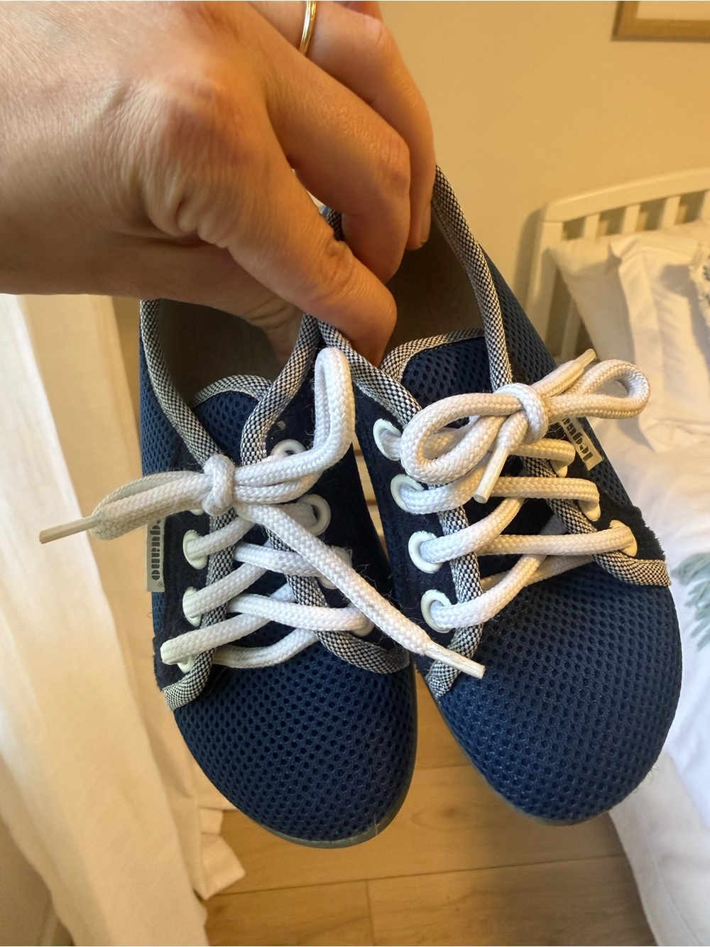 Leguano kids shoes size 27 (10.5)